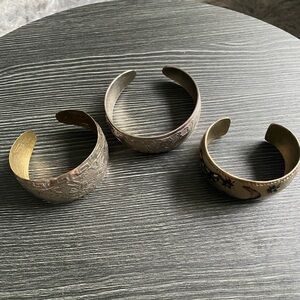 Set of 3 Etched Metal Cuff Bracelets - Mixed Tones